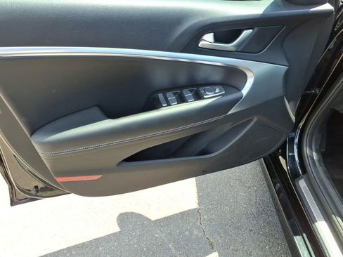 Used 2025 Genesis G70 2.5T AWD/4WD image 10