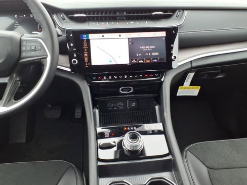 New 2026 Jeep Grand Cherokee Altitude image 10