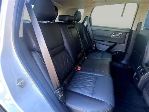Certified 2025 Nissan Rogue Platinum AWD/4WD image 21