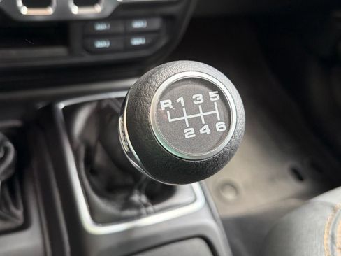 Used 2025 Jeep Wrangler Sport AWD/4WD image 21