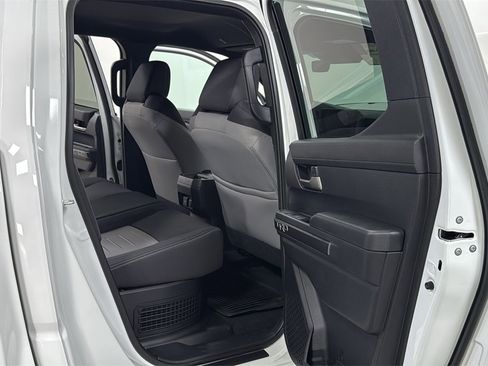 Certified 2025 Toyota Tacoma TRD Off-Road image 17