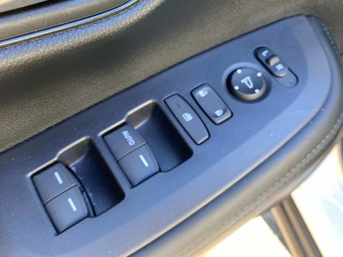 Used 2024 Honda HR-V LX image 13