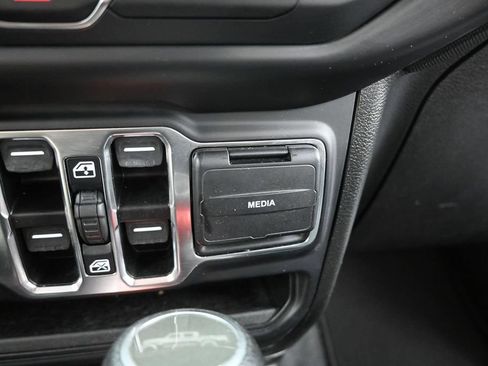 Used 2021 Jeep Gladiator Sport AWD/4WD image 32
