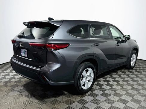 Certified 2023 Toyota Highlander LE FWD image 7