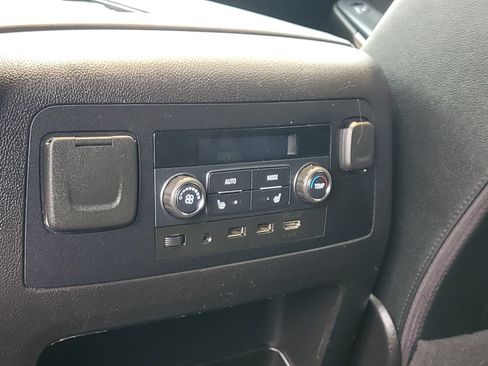 Used 2020 Chevrolet Suburban Premier w/ Premier 6.2L Value Package AWD/4WD image 31
