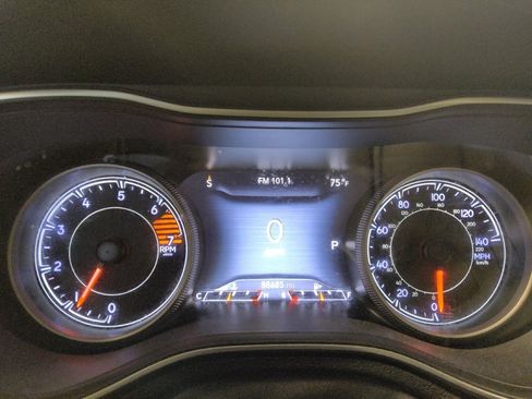 Used 2019 Jeep Cherokee Limited FWD image 23