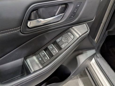 Used 2025 Nissan Rogue SL w/ Tech Package image 14