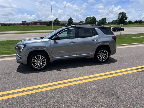 Used 2026 GMC Terrain Denali w/ LPO, Floor Liner Package AWD/4WD image 9