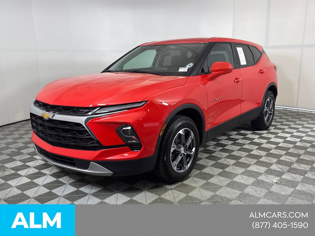 Used 2025 Chevrolet Blazer LT FWD image 1