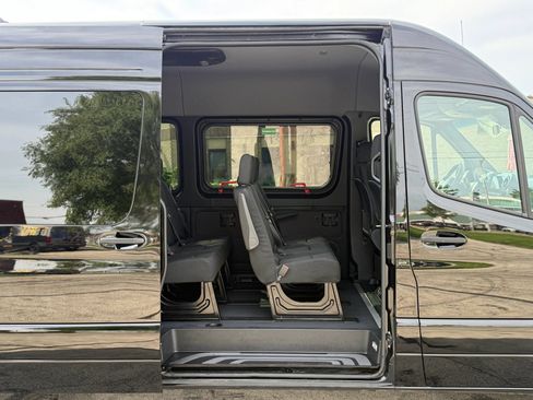 Used 2025 Mercedes-Benz Sprinter 2500 image 9
