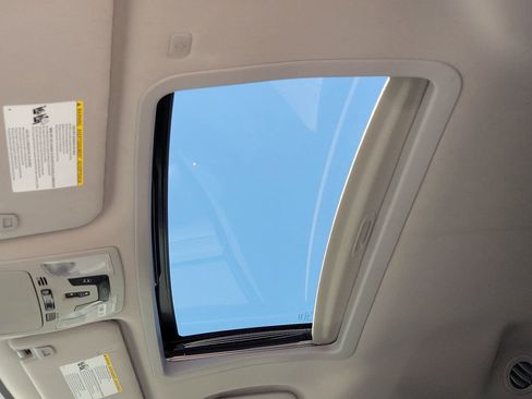 Used 2020 Toyota Sienna XLE w/ XLE Navigation Package FWD image 5