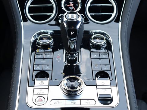 Used 2024 Bentley Continental GT V8 image 23