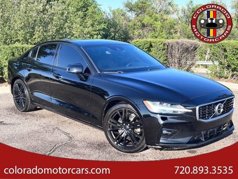 Used 2019 Volvo S60 T5 R-Design FWD image 1