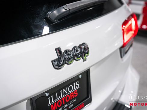 Used 2015 Jeep Grand Cherokee Overland AWD/4WD image 14