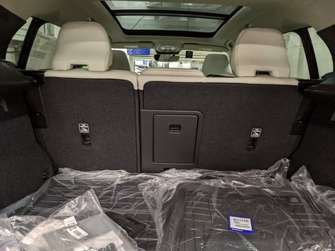 New 2025 Volvo XC40 B5 Plus w/ Protection Package Premier image 27