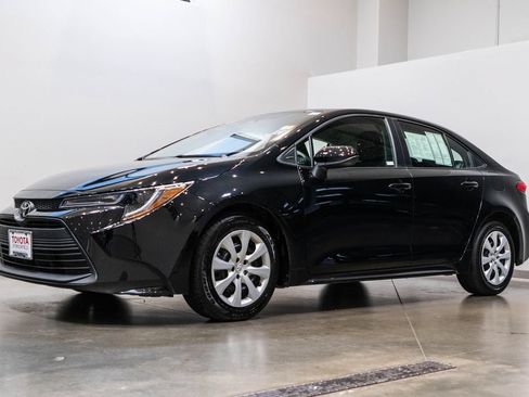 Used 2024 Toyota Corolla LE FWD image 3