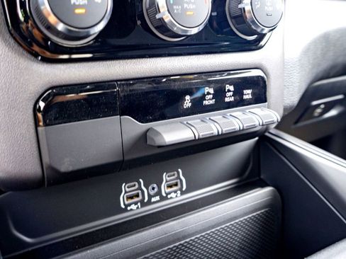 New 2026 RAM 1500 Express AWD/4WD image 16