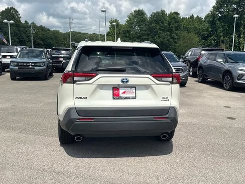 Used 2022 Toyota RAV4 XLE Premium AWD/4WD image 5
