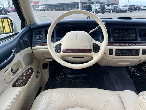 Used 1996 Lincoln Town Car Signature image 17
