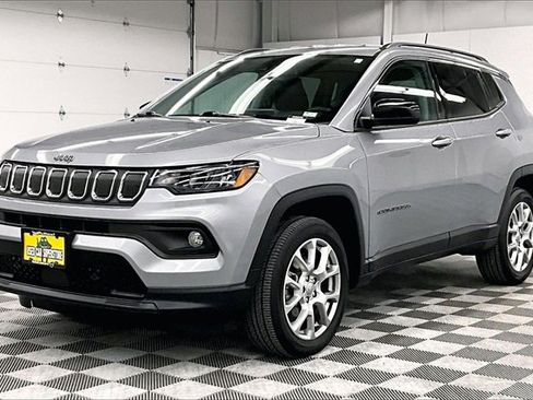 Used 2022 Jeep Compass Latitude image 11