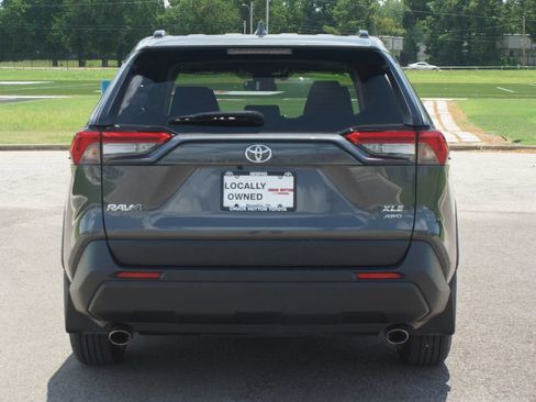 Used 2024 Toyota RAV4 XLE w/ Convenience Package AWD/4WD image 3