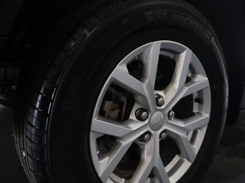 Used 2023 Jeep Grand Cherokee Limited image 31