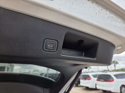 Used 2025 Chevrolet Equinox EV RS FWD image 27