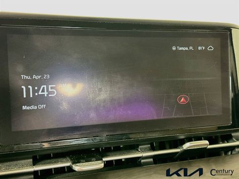 Used 2024 Kia Carnival EX FWD image 15