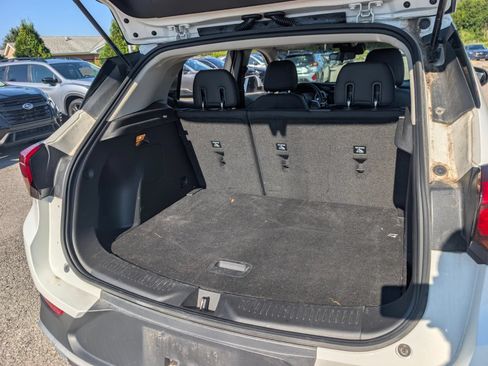 Used 2022 Buick Encore GX Preferred w/ Cold Weather Comfort Package AWD/4WD image 19