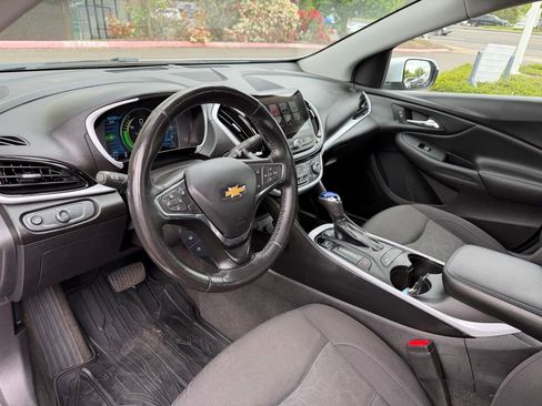 Used 2018 Chevrolet Volt LT w/ Comfort Package FWD image 17
