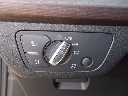 Used 2022 Audi Q5 2.0T Premium w/ Convenience Package image 24