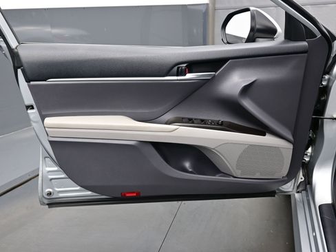 Used 2023 Toyota Camry LE image 10