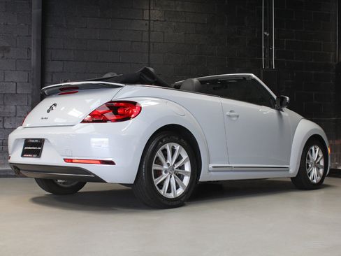 Used 2018 Volkswagen Beetle 2.0T SE FWD image 20
