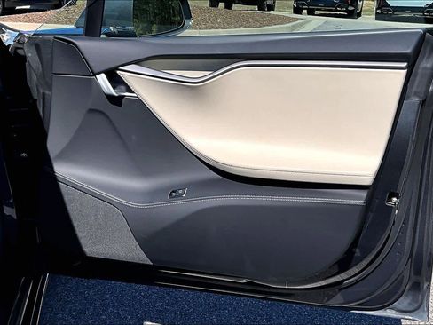 Used 2018 Tesla Model S 75D image 25