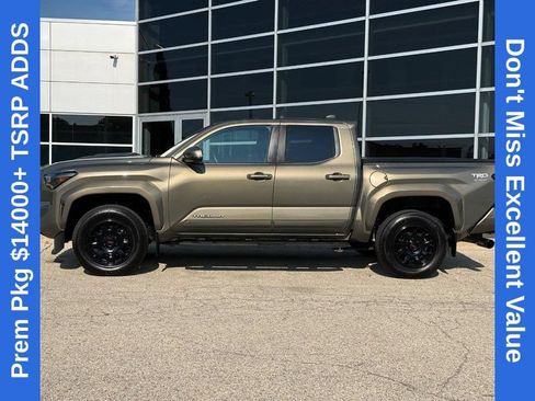 Used 2024 Toyota Tacoma TRD Sport w/ TRD Sport Premium Package AWD/4WD image 7