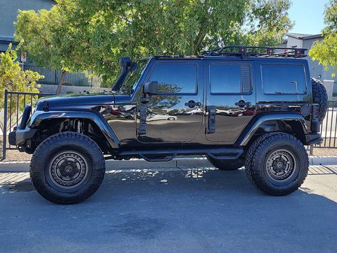 Used 2016 Jeep Wrangler Unlimited Sahara AWD/4WD image 5