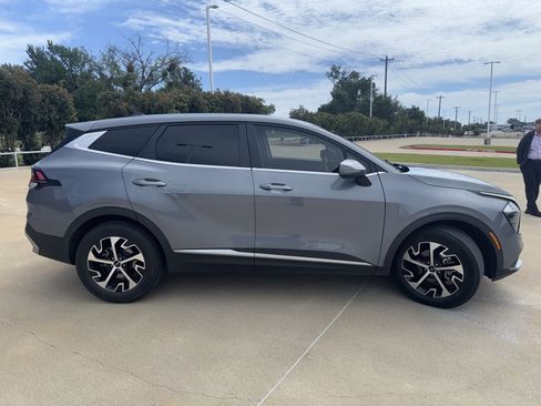 Used 2023 Kia Sportage EX FWD image 2