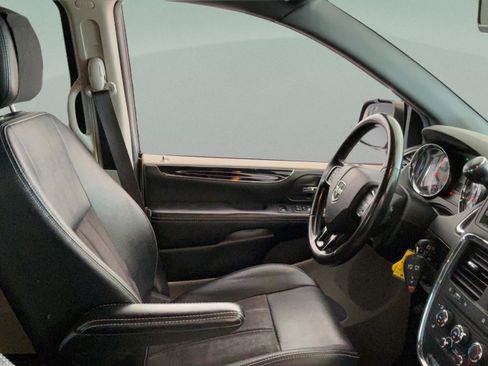 Used 2019 Dodge Grand Caravan SXT FWD image 29
