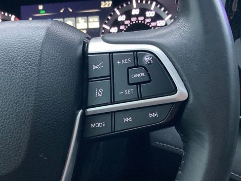 Certified 2024 Toyota Highlander XLE FWD image 18