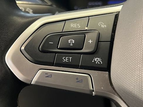 Certified 2024 Volkswagen Taos SE FWD image 20