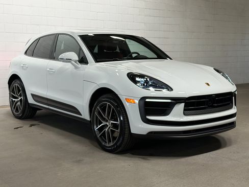 Certified 2026 Porsche Macan AWD/4WD image 6
