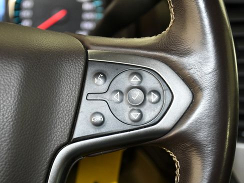 Used 2018 Chevrolet Suburban LT image 23