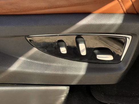 Used 2018 Cadillac Escalade ESV Premium Luxury image 26