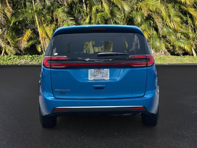 New 2027 Chrysler Pacifica Select FWD image 6