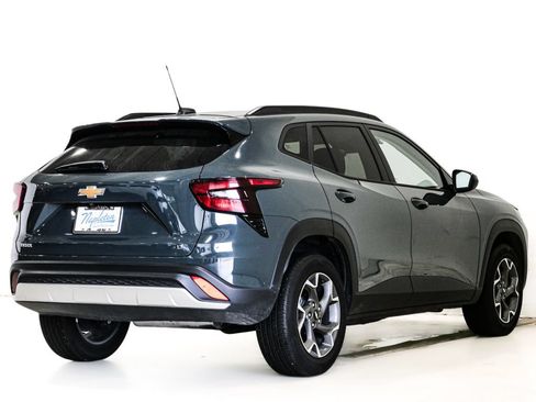 Used 2025 Chevrolet Trax LT FWD image 6