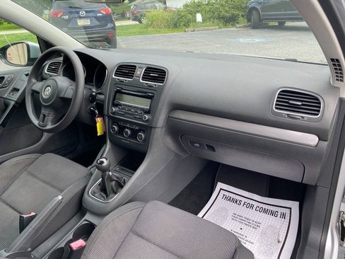 Used 2011 Volkswagen Golf 2-Door FWD image 22