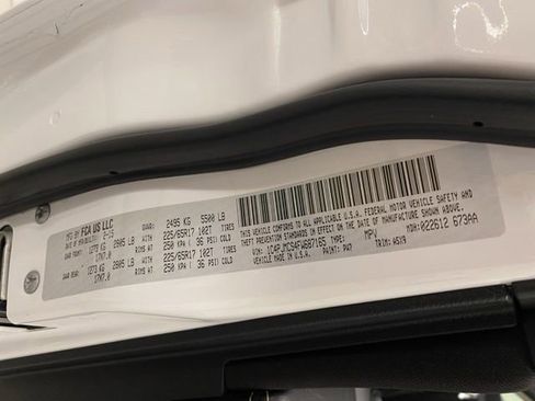 Used 2015 Jeep Cherokee Latitude w/ Cold Weather Group image 32