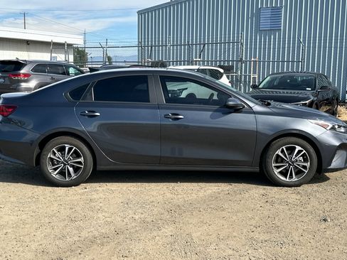 Used 2024 Kia Forte LXS FWD image 3