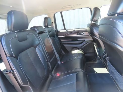 Used 2023 Jeep Grand Cherokee Limited w/ Luxury Tech Group II AWD/4WD image 32