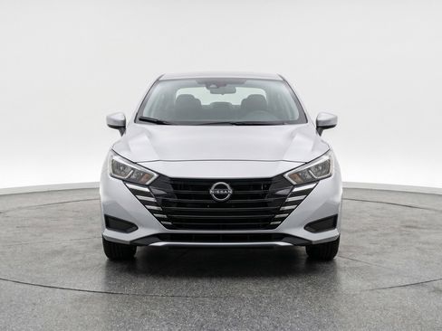 Used 2025 Nissan Versa SV image 2